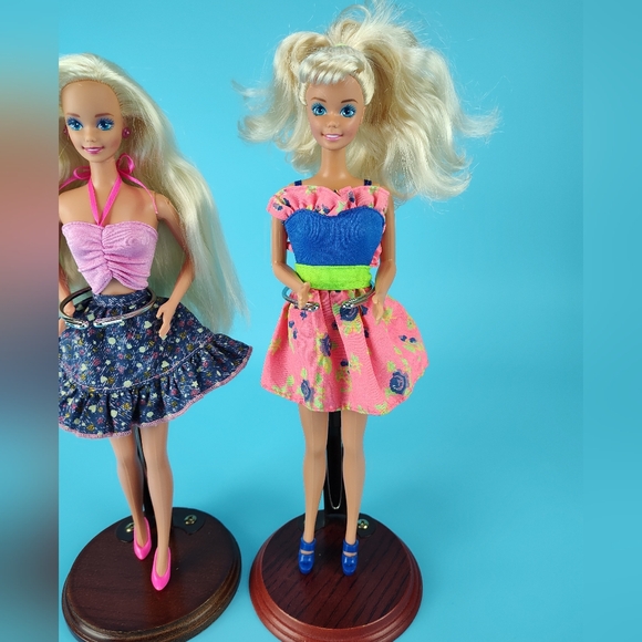 Mattel 90s 2 Superstar Barbie Dolls Bleach Blonde Hair Blue Purple Eyes +Outfits - Picture 9 of 12
